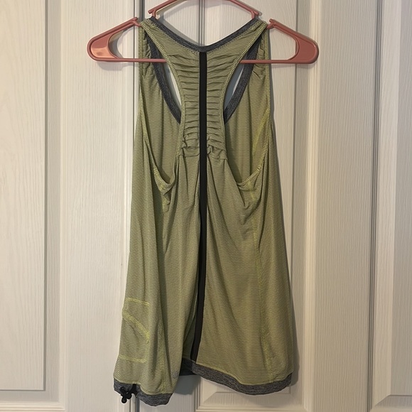 Lululemon tank top size 6 - Picture 4 of 7